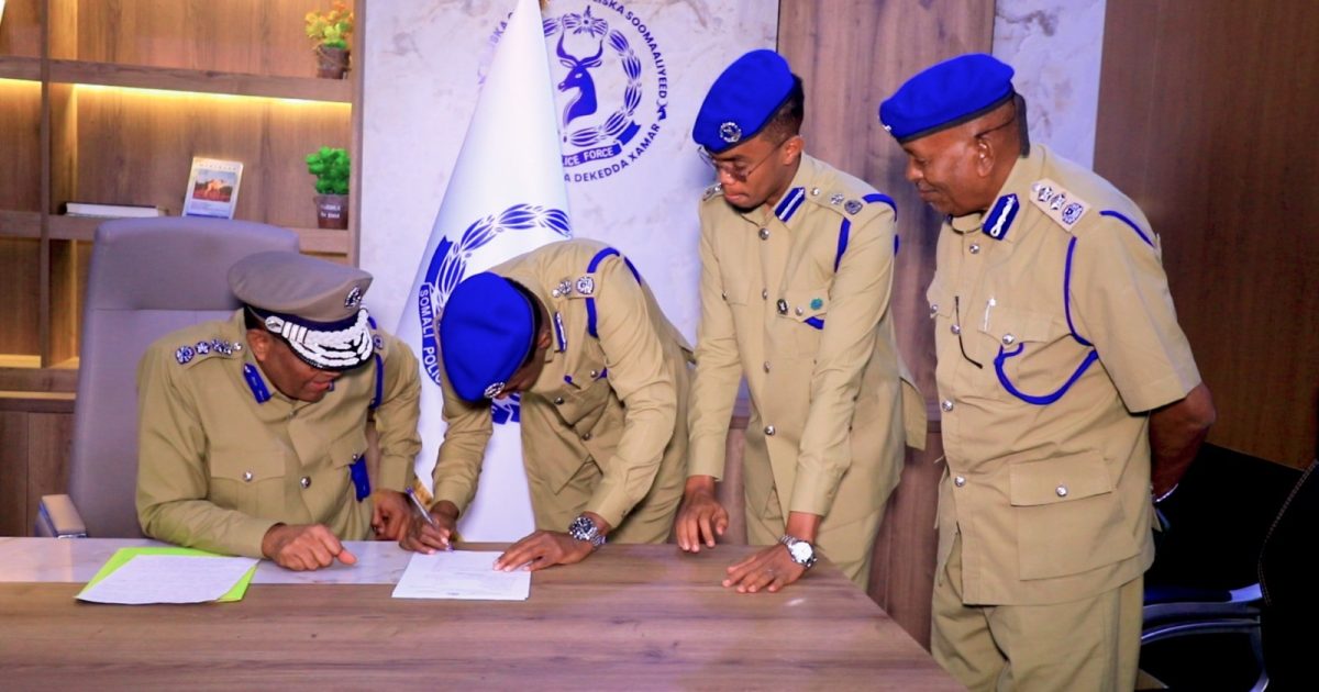 Taliyaha Cusub Ee Dekadda Muqdisho Oo Xilkii La Wareegay