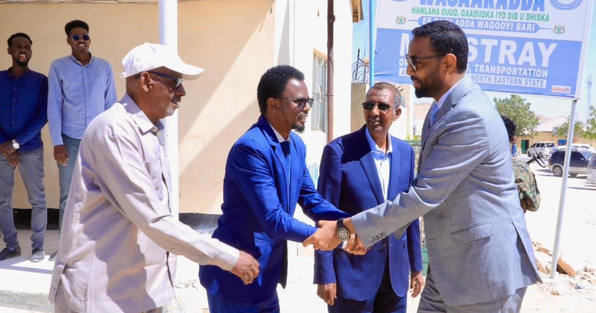 Wasiirka Gaadiid iyo Duulista Hawada oo kormeer ku tagay Wasaaradda Hawlaha Guud ee maamulka Waqooyi Bari