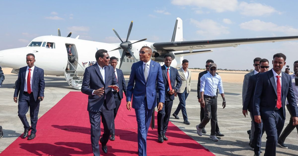 Ra’iisul Wasaare Xamsa oo si diirran loogu soo dhaweeyay Dhuusamareeb.