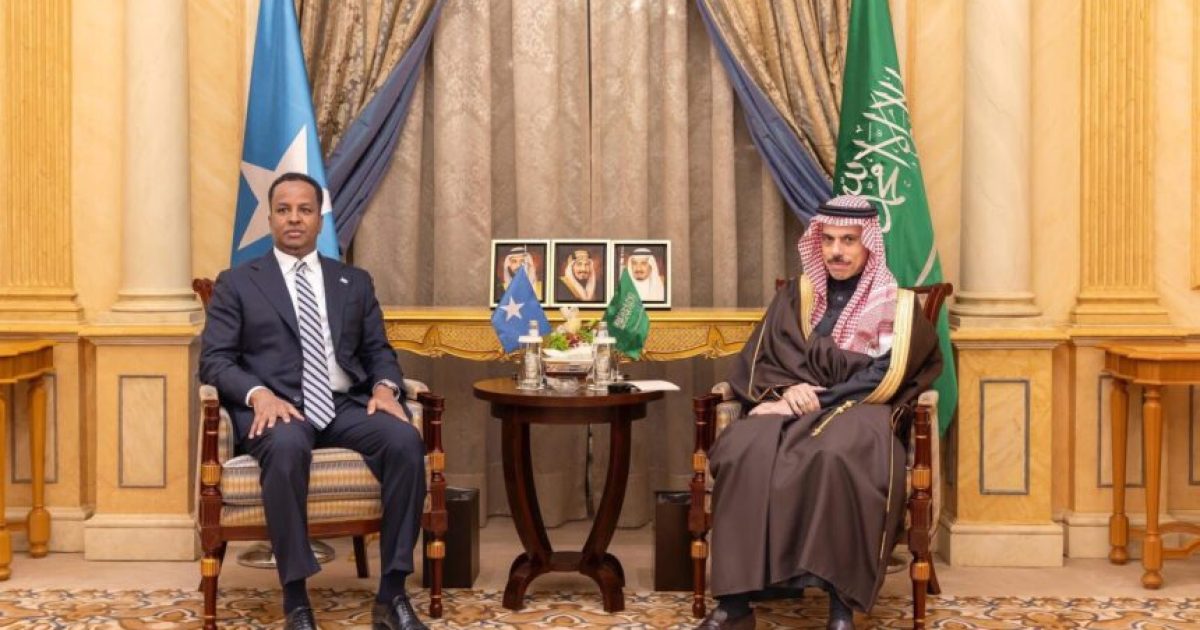 Wasiirka Arrimaha Dibadda oo booqasho rasmi ah ku jooga Riyaadh, ayaa la kulmay dhiggiisa Sacuudiga