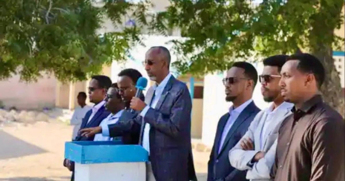 Wasiirka Waxbarashada XFS oo kormeeray iskuulada Dowladda