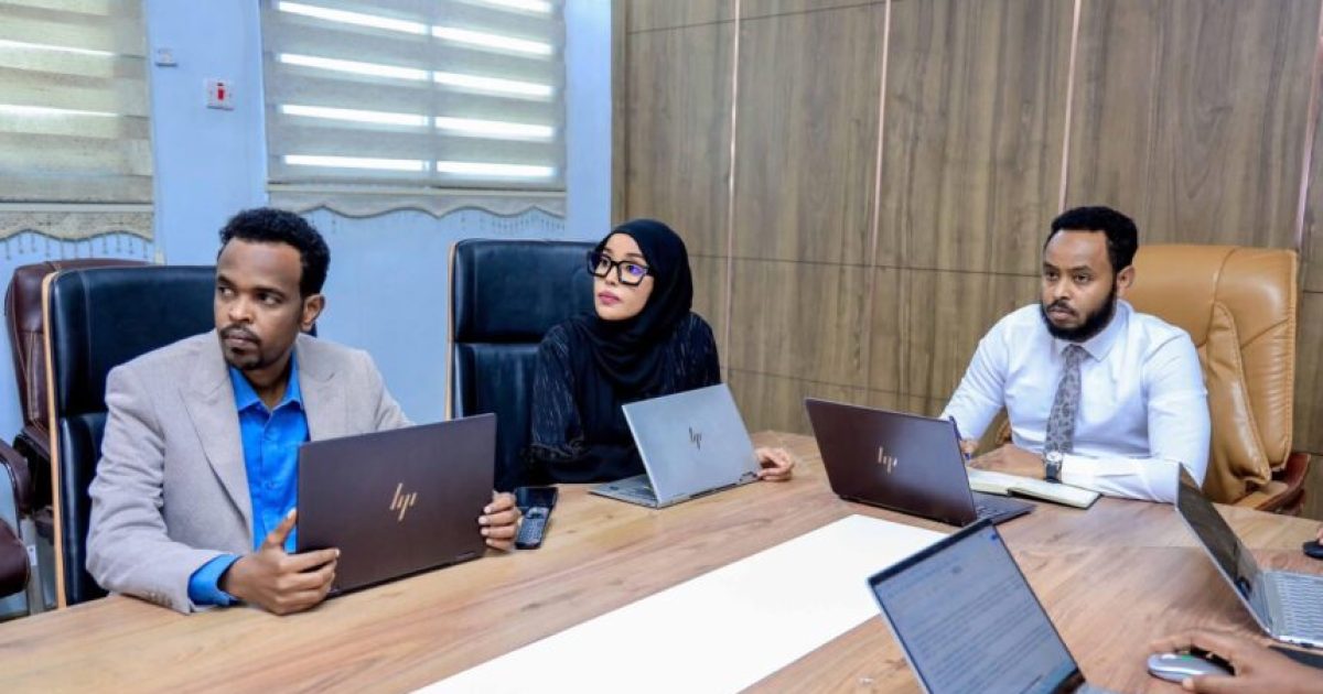 Agaasimaha Guud ee wasaaradda Arrimaha Gudaha oo kulan la yeeshay masuuliyiin ka socota IOM