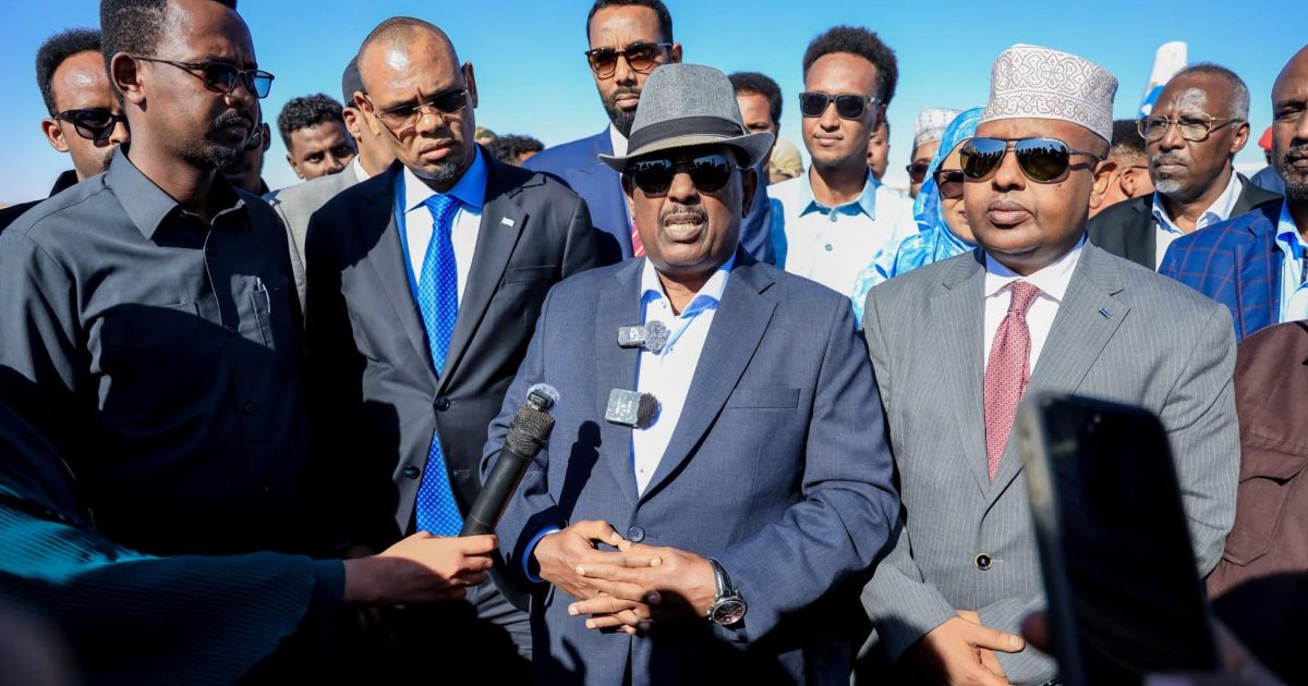 Wafdi heer sare ah oo ka tirsan Dowladda oo gaaray Laascaanood