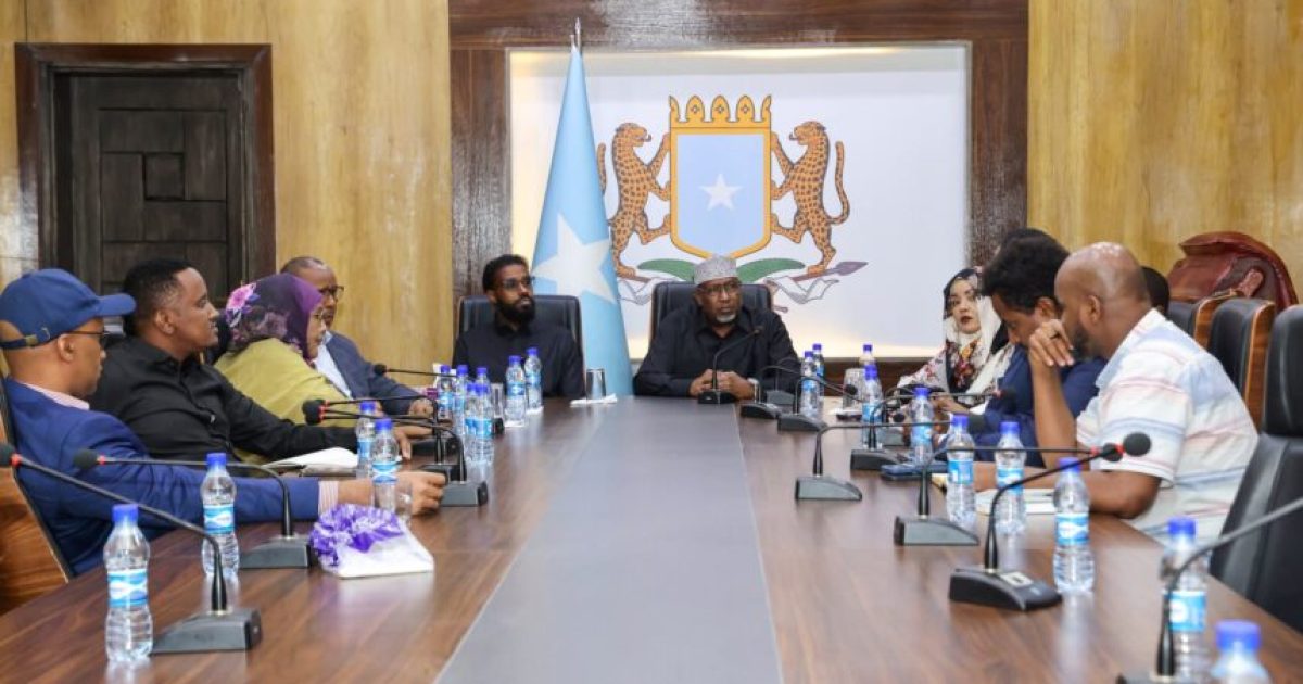 Guddoonka Golaha Shacabka oo kulan la qaatay Guddiyada Dib-u-eegista Dastuurka