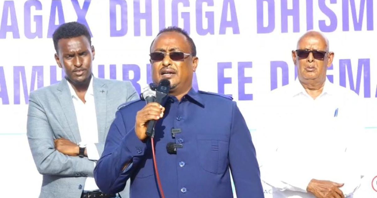 Duqa Muqdisho oo ka hadlay dhismaha Waddada Jamhuuriya ee degmada karaan.