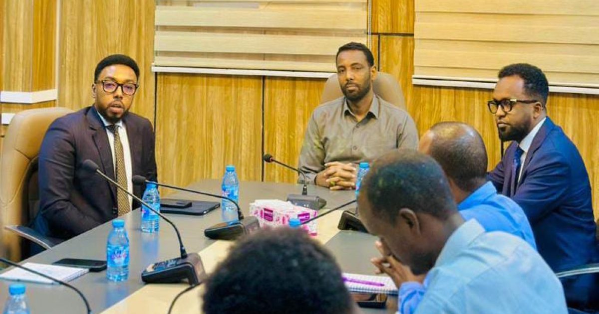 Wasaaradda Gaadiidka oo qabatay kulan ku saabsan u adeegista shacabka Soomaaliyeed.