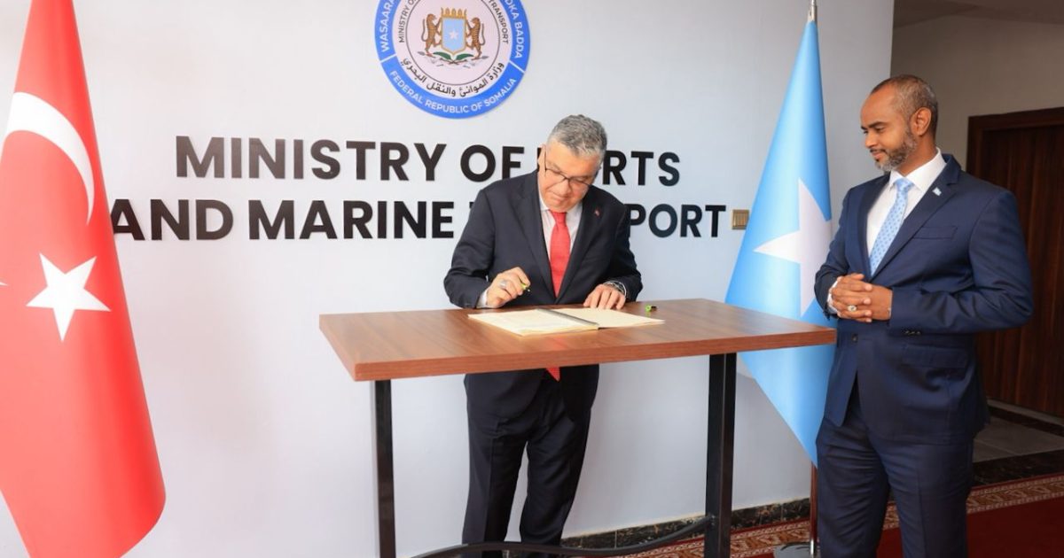 Wasiirka Dekadaha Soomaaliya oo Xafiiskiisa ku qaabilay wafdi heer sare ah oo ka socday Turkiga.