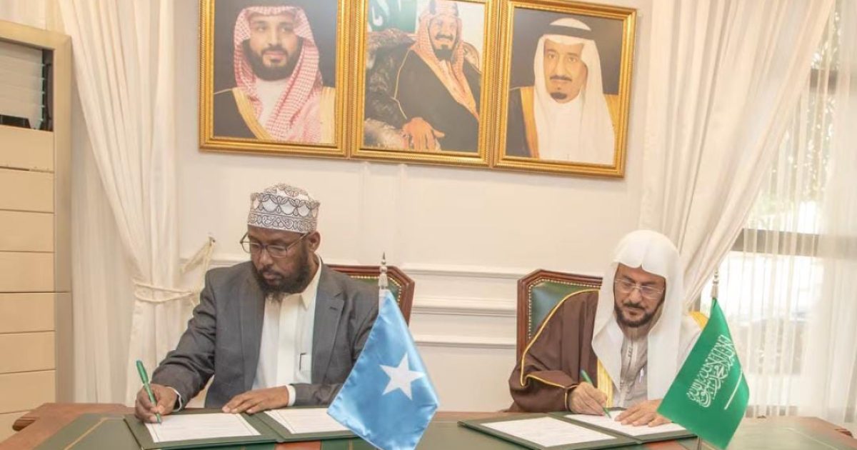 Wasiirka Wasaaradaha Awqaafta XFS oo heshiis iskaashi la saxiixday dhiggiisa Boqortooyada Sacuudiga.