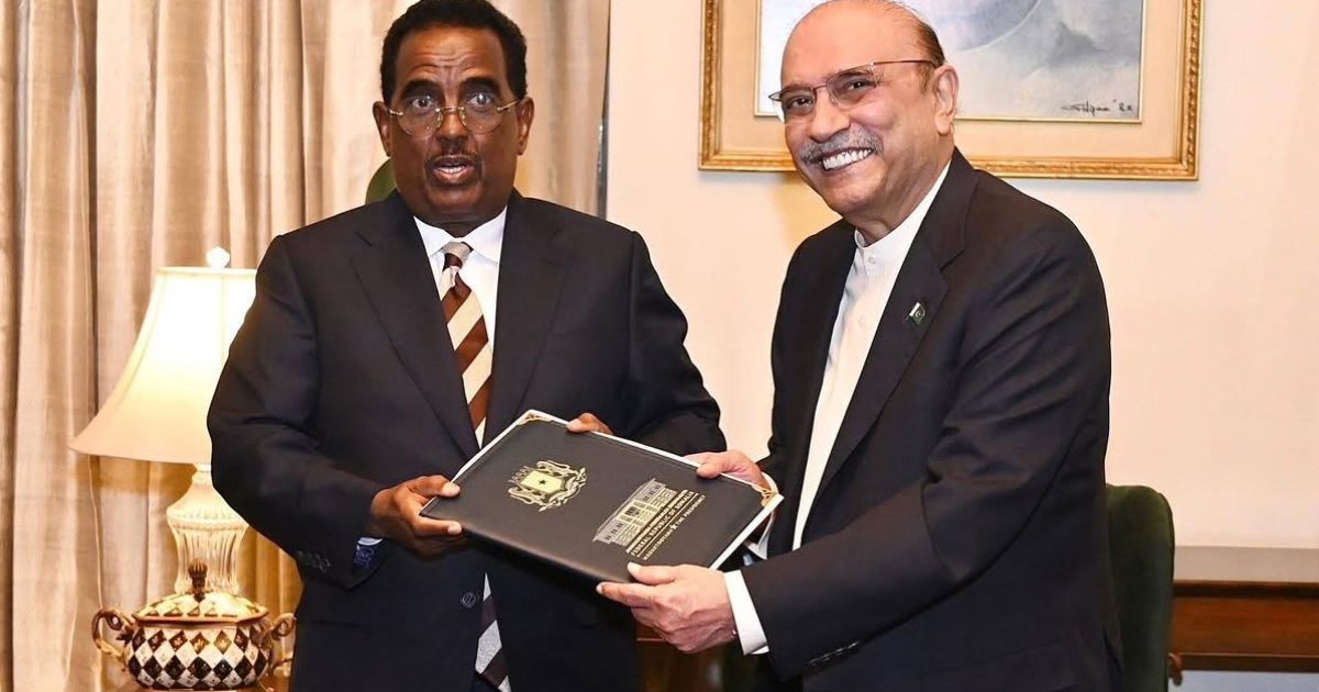 Wasiirka Arrimaha Gudaha Soomaaliya oo kulan la qaatay Madaxweynaha Jamhuuriyadda Islaamiga ah ee Pakistan