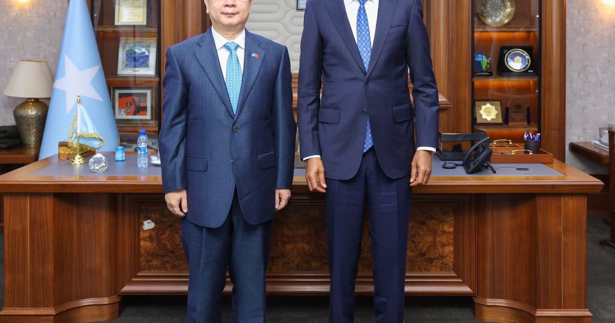 Ra’iisul Wasaare Xamse oo xafiiskiisa ku qaabilay Safiirka Shiinaha ee Soomaaliya