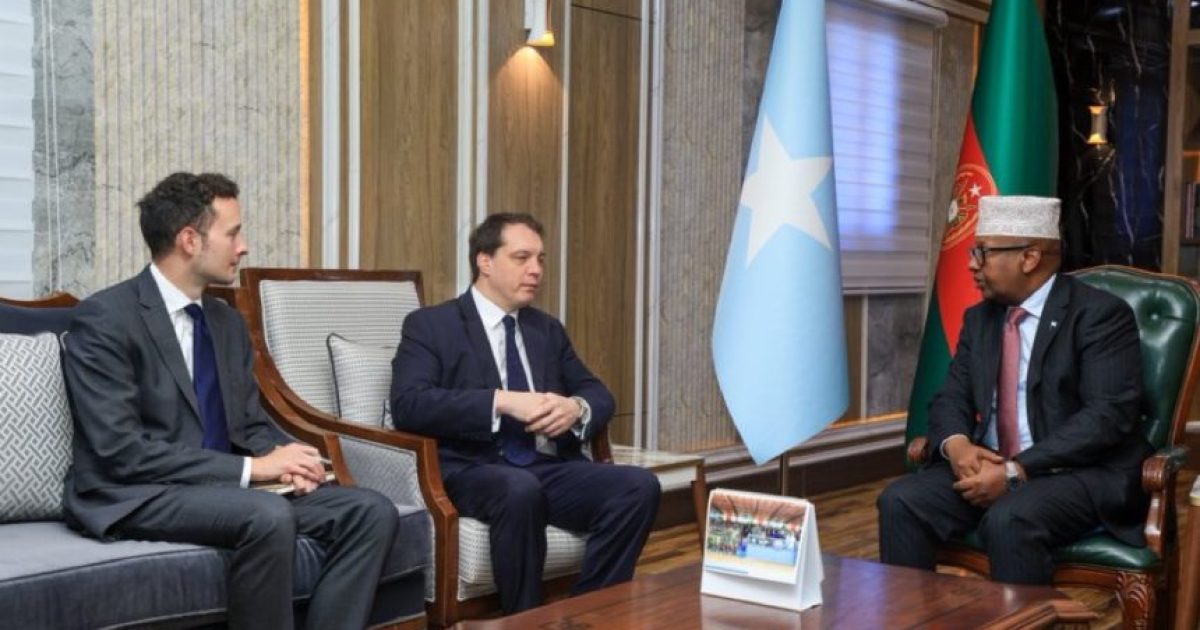 Defence Minister receives British Embassy’s Chargé d’Affaires to Somalia