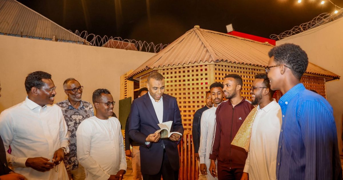 Ra’iisul Wasaare Xamse Oo Bulshada Dhuusamareeb Kula Caweeyay Goobaha Nasashada