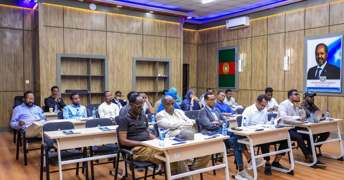 Wasaaradda Gaashaandigga oo daahfurtay tababar lagu horumarinayo aqoonta hawl-wadeennada wasaaradda