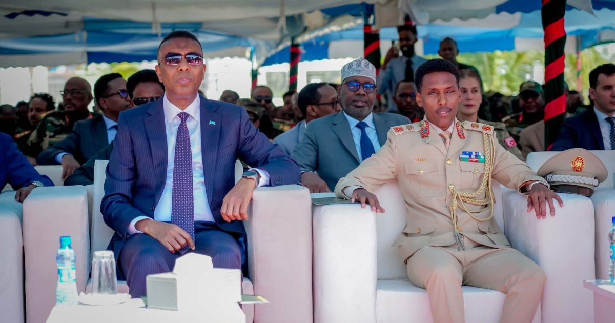 Ra’iisul Wasaare Xamse Cabdi Barre oo ka qeyb galay xil-wareejinta Taliyaha CXDS