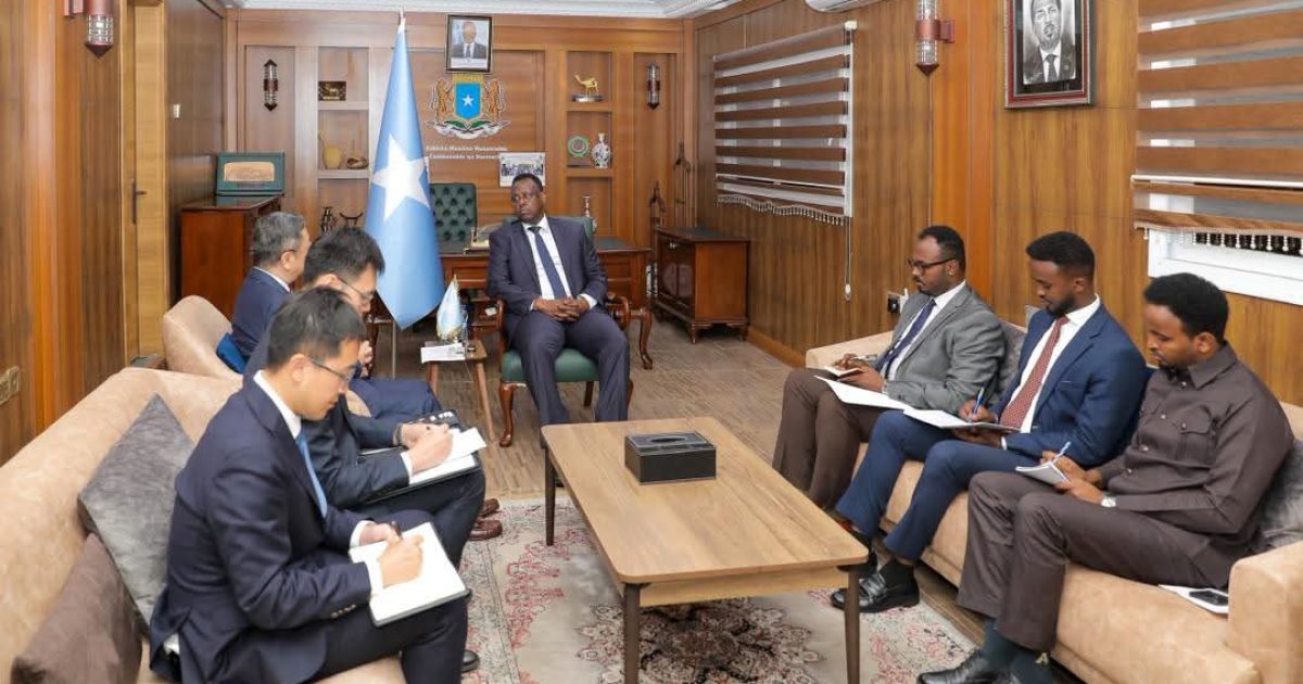 Wasiirka Cadaaladda XFS oo qaabilay Safiirka Shiinaha ee Soomaaliya