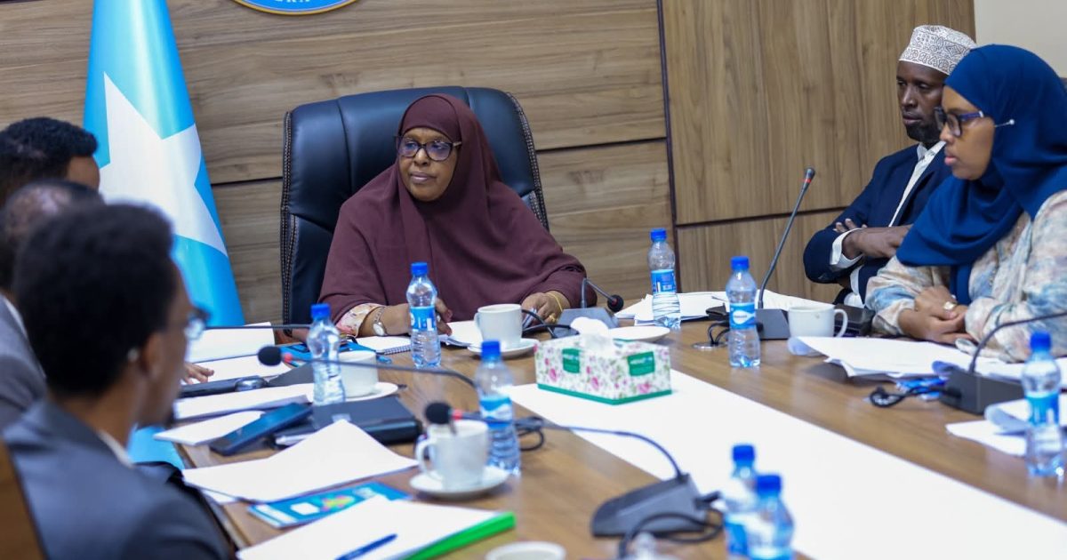 Guddiga Kheyraadka ee Aqalka Sare oo kulan la qaatay Mas’uuliyiinta Wasaaradda Batroolka