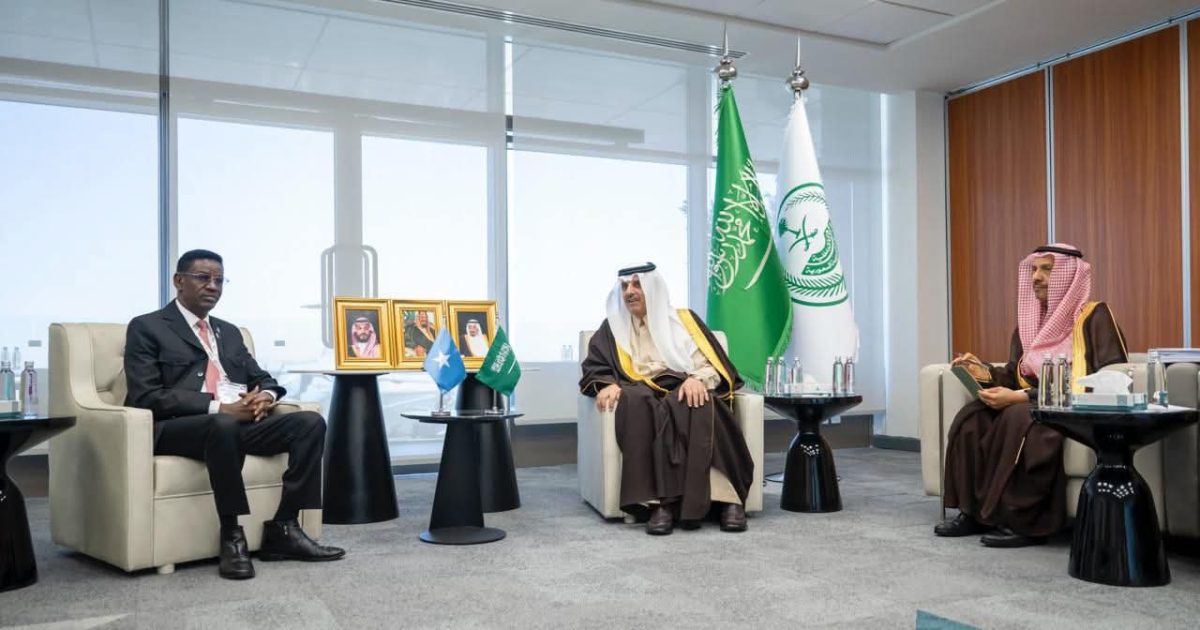 Wasiirka Amniga Gudaha XFS oo la kulmay Amiir Abdulaziz Bin Ayyaf