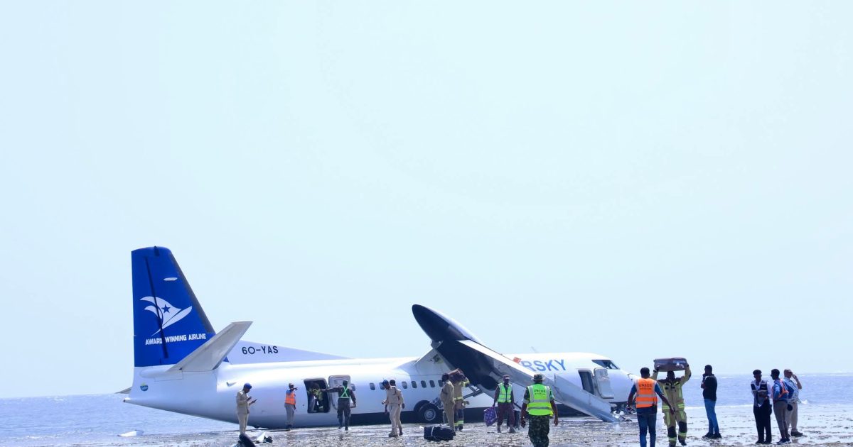 Wasiirka Gaadiidka XFS oo tagey halka ay shilka ku gashay diyaarad ku dhacday garoonka