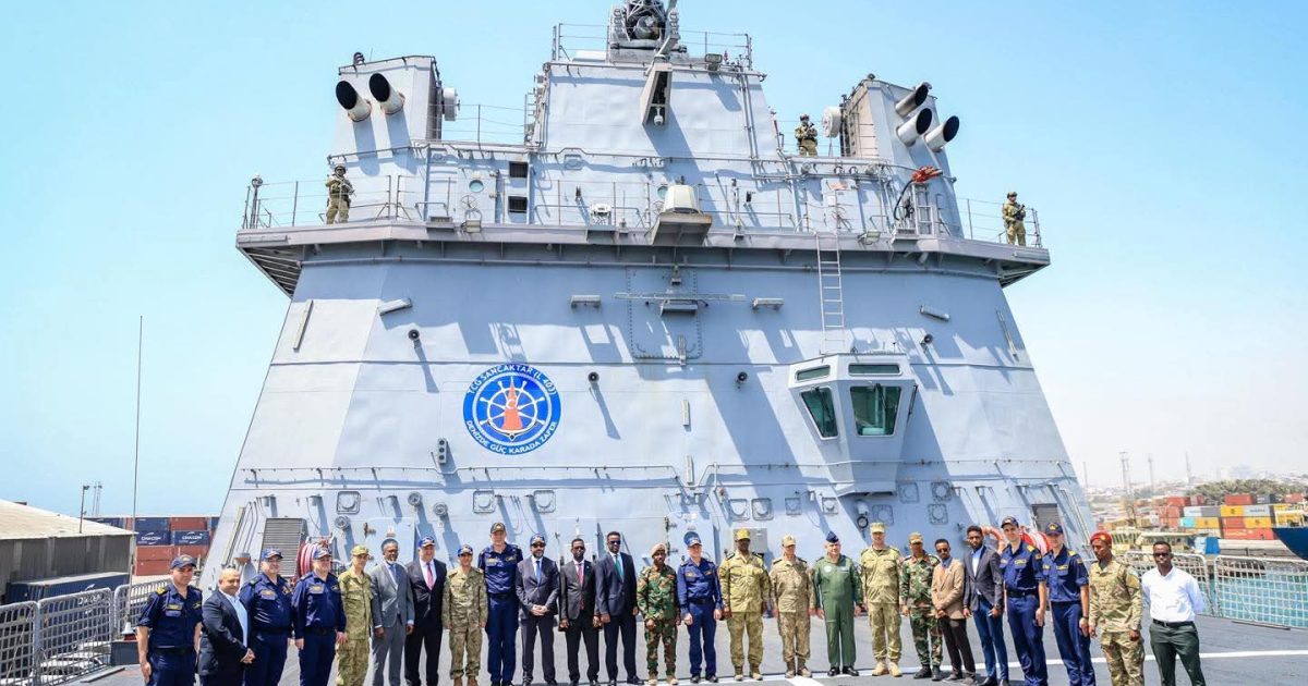 Wasiiru-Dowlaha Gaashaandhigga oo Booqday Markabka Dagaalka ee Turkiga ee Muqdisho