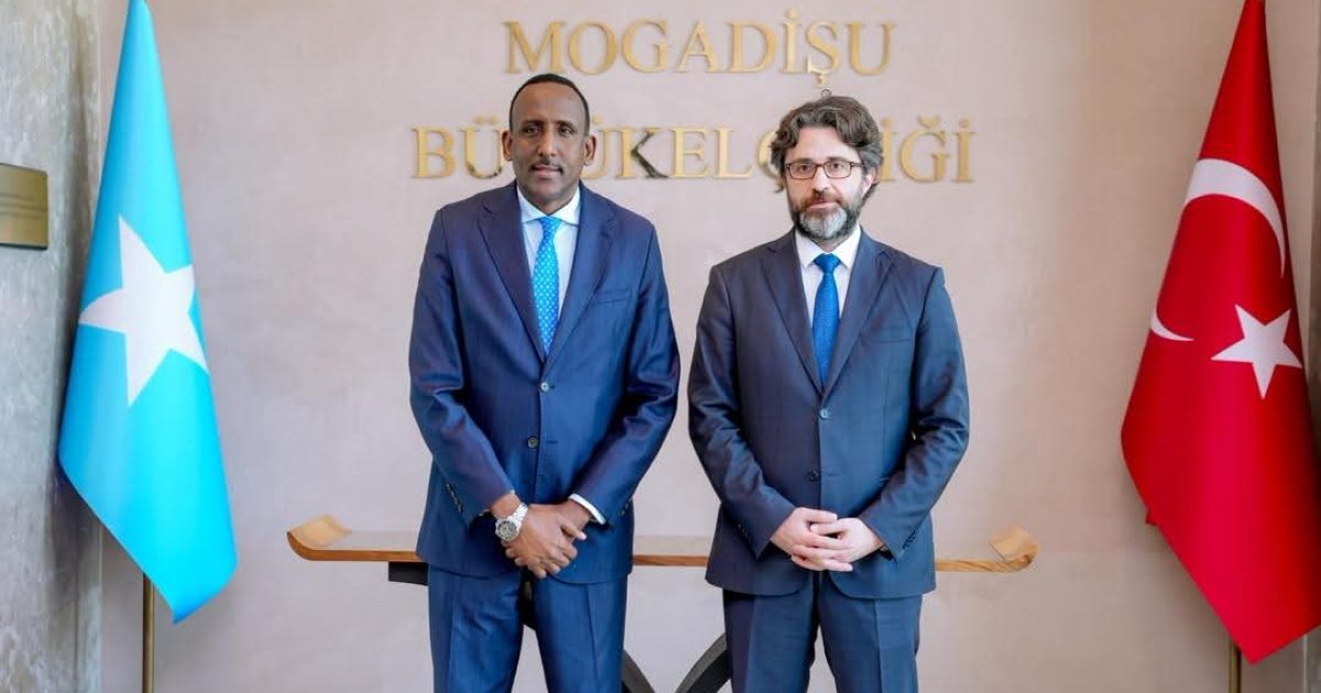 Agaasimaha Guud ee Hay’adda Socdaalka oo kulan mira dhal ah la qaatay Safiirka Turkiga ee Soomaaliya