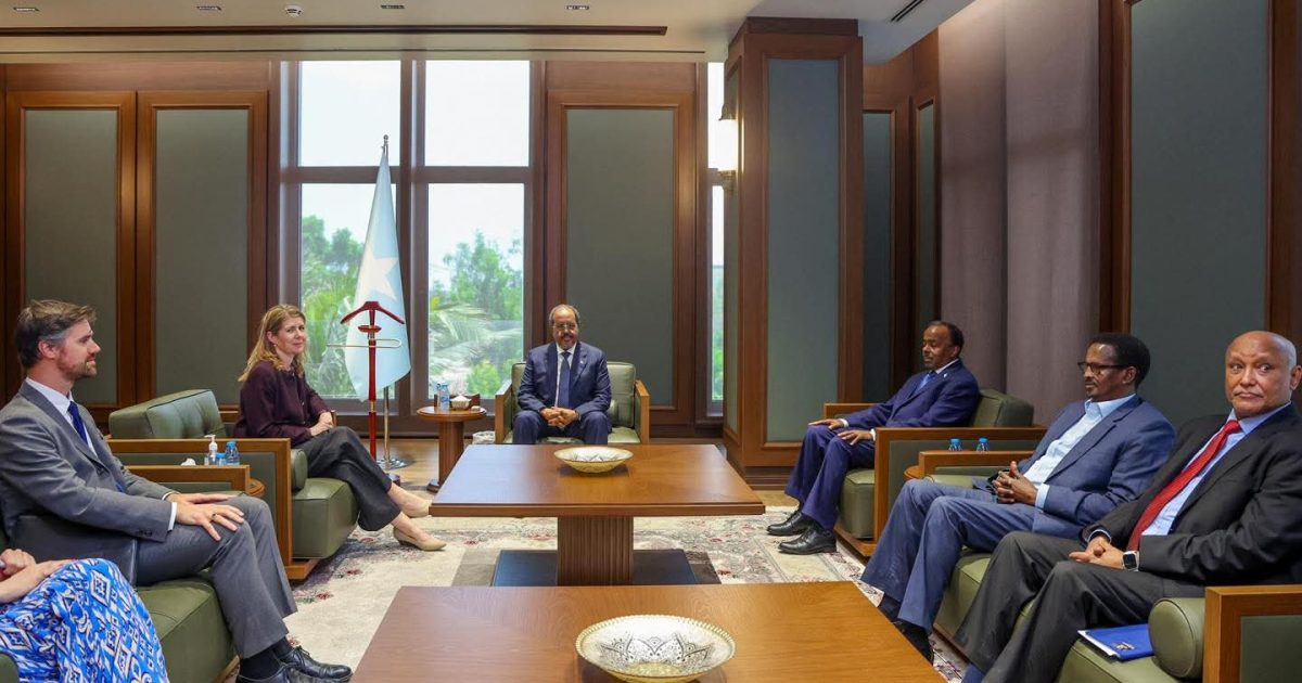 Madaxweyne Xasan Sheekh oo qaabilay Wafdi ka socday Boqortooyada Ingiriiska