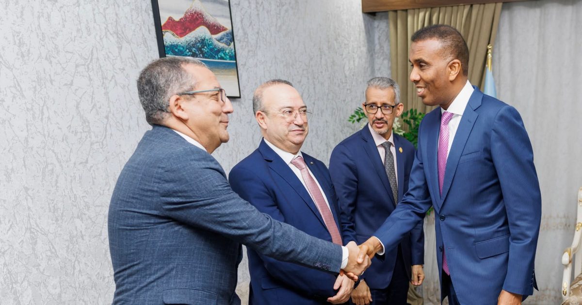 Ra’iisul Wasaare Xamsa oo qaabilay wafdi sare oo ka socda Jaamacadda Carabta