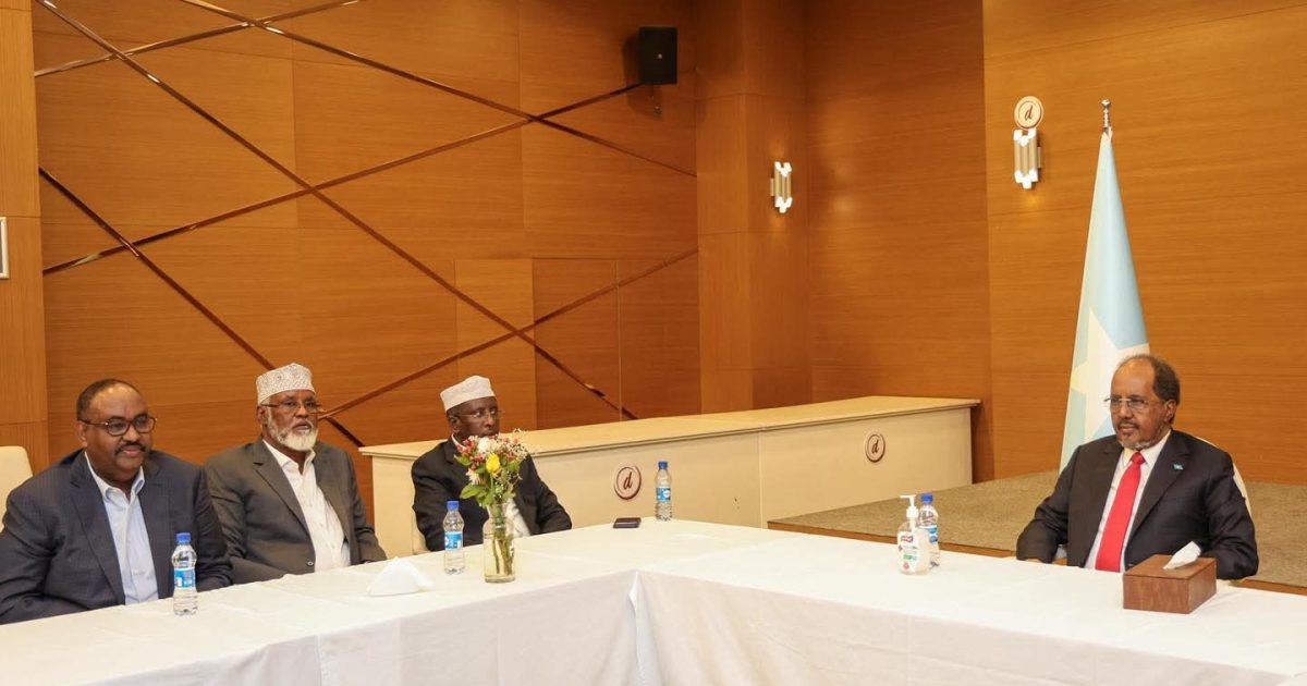 Madaxweyne Xasan Sheekh oo kulan qado ah ku maamuusay xubnaha Golaha Mustaqbalka