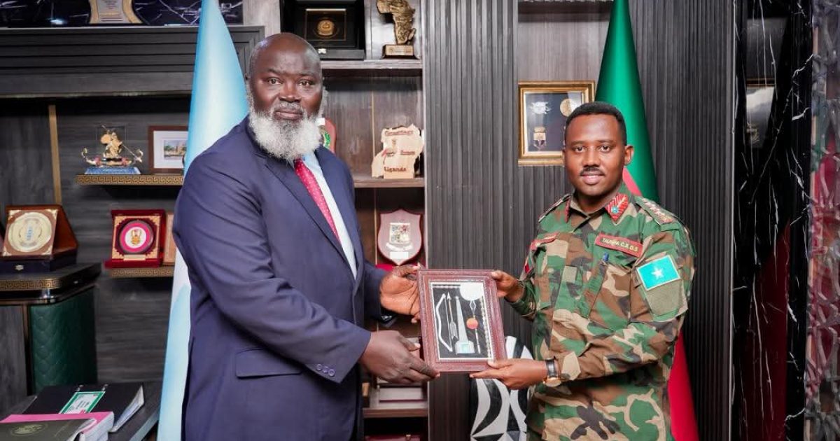 Taliyaha Ciidanka XDS oo qaabilay Wakiilka Midowga Afrika ee Soomaaliya