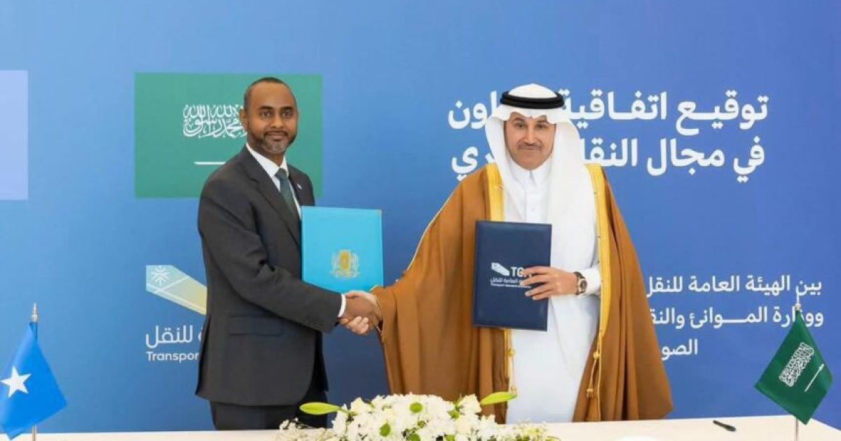 Wasiirka dekedaha XFS oo heshiis iskaashi la saxiixday Wasiirka Gaadiidka ee Boqortooyada Sacuudi Carabiya