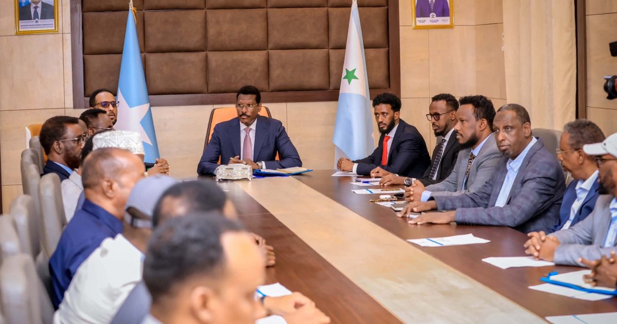 Madaxweynaha Galmudug oo guddoomiyey shir ka golaha Wasiirada