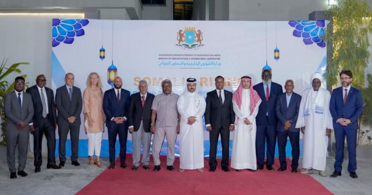Afur Diblomaasiyadeed: “Horumarka Soomaaliya”.