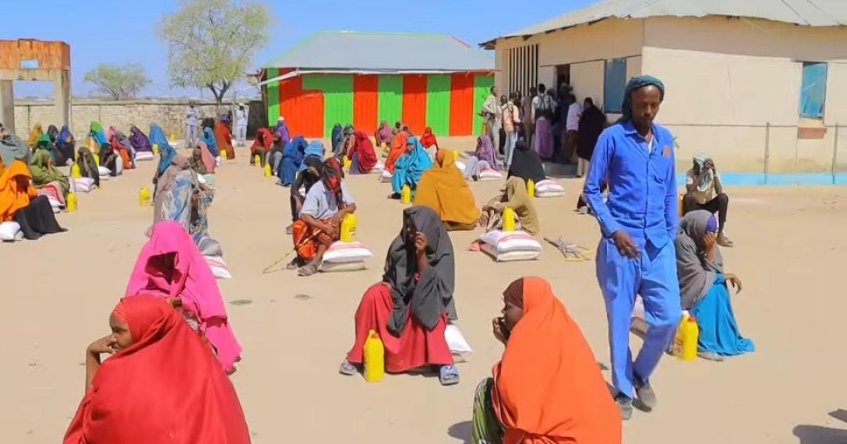 Boqol Qoys oo Abaartu saameysay oo raashin gargaar ah lagu gaarsiiyay Buurhakaba