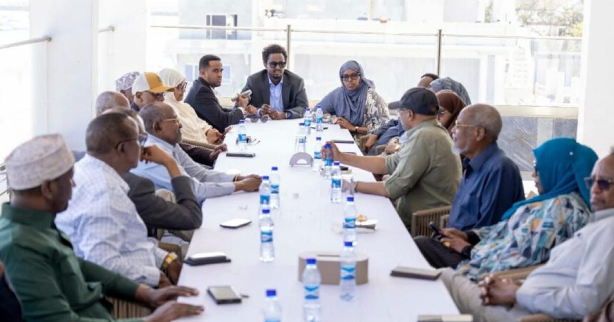 Sanatarro ka tirsan Aqalka Sare oo ka dooday dib u eegista Dastuurka