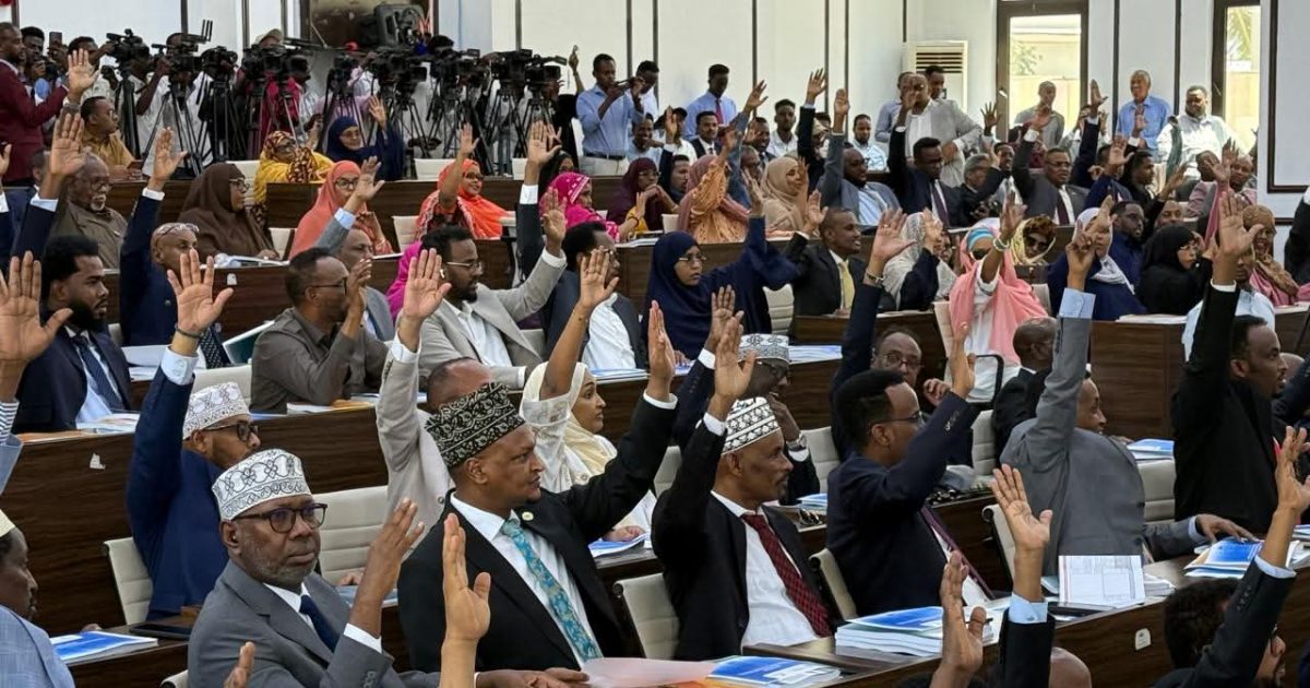 Labada Aqal ee Baarlamaanka JFS oo ansixiyay Dastuurka rasmiga ah ee Dalka.