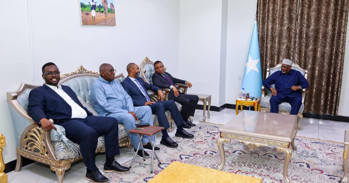 Guddoomiyaha Golaha Shacabka BJFS oo kulan mira-dhal ah la qaatay Mas’uuliyiin ka tirsan dowladda