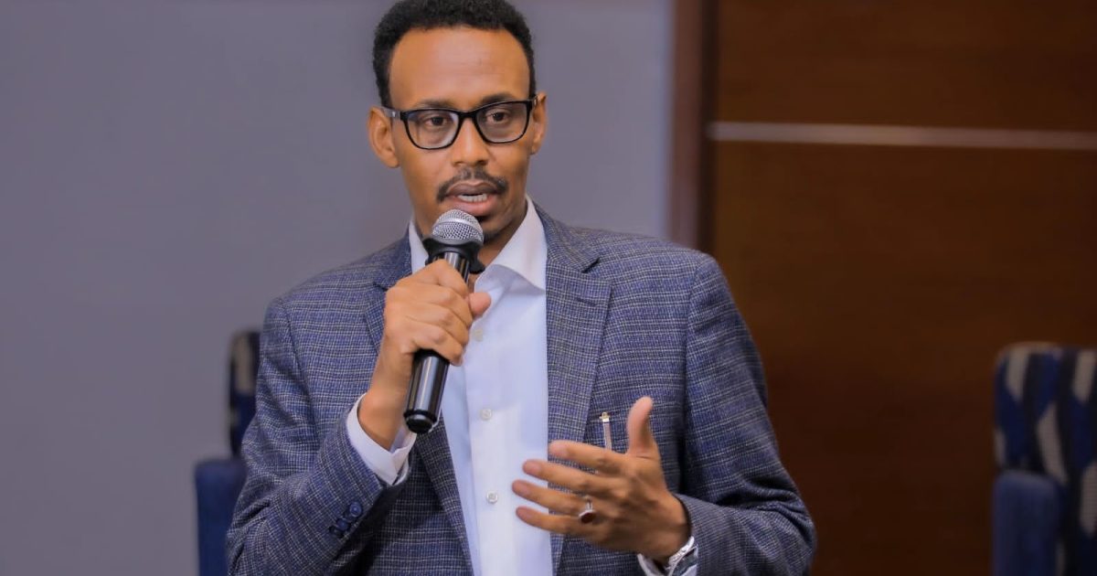 Siyaasi Axmed Saafi oo soo dhaweeyay meel marinta Dastuurka Qaranka