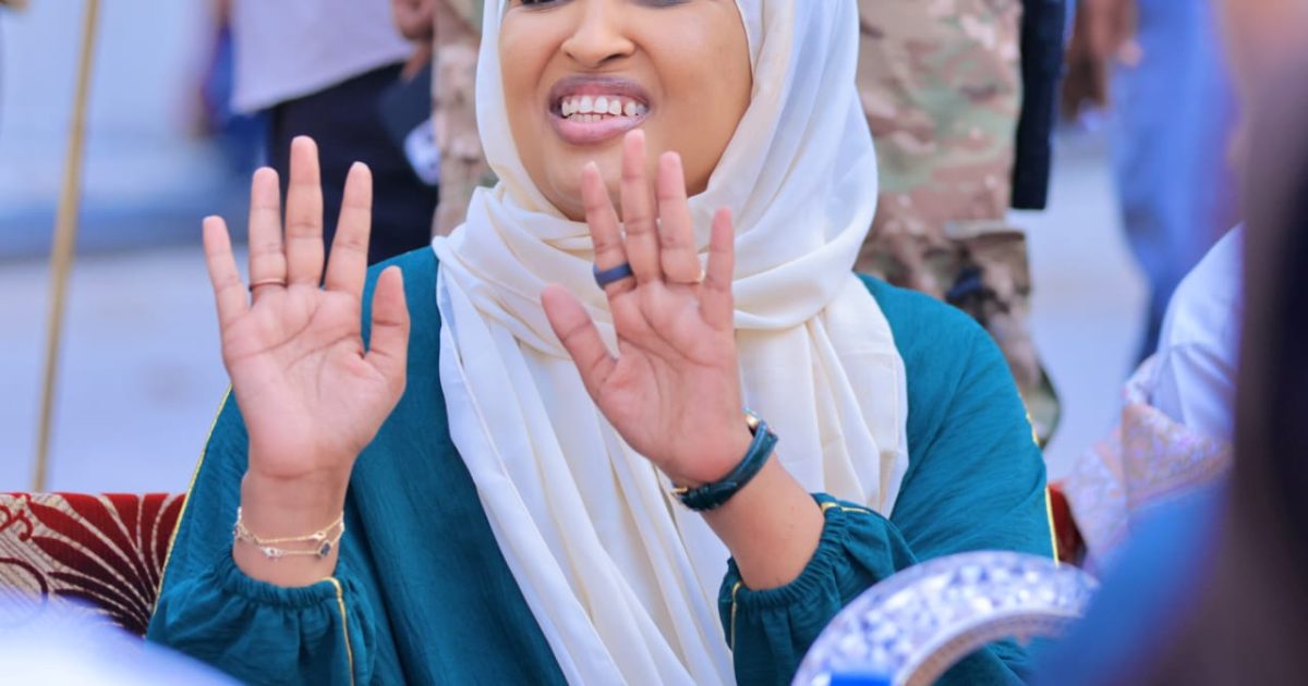 Wasiirka Wasaaradda Qoyska XFS oo Afur Sharafeed degmda Xamarweyne ugu qabatay Bulshada Banaadiriga