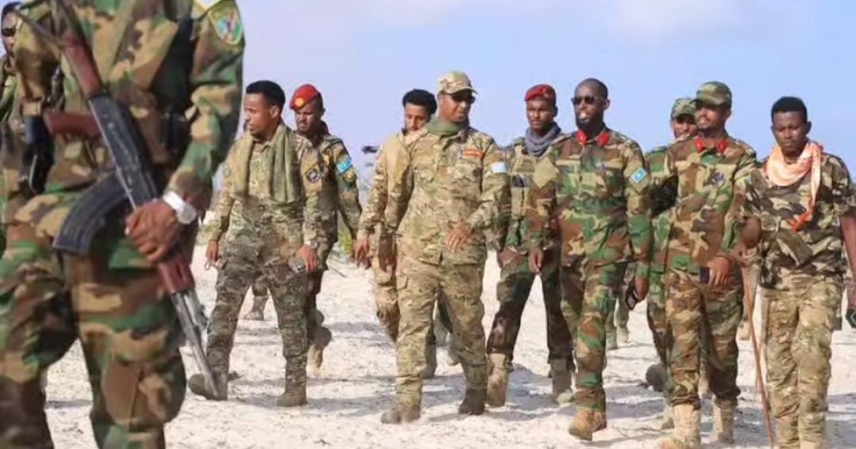 Taliyaha Ciidanka Dhulka oo kormeer dhiirrigelin ah ku tegay deeganka Gendershe