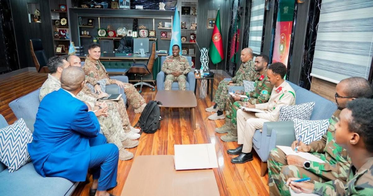 Taliyaha Ciidanka Xoogga Dalka oo la kulmay wafdi ka socda Safaaradda Talyaaniga ee Soomaaliya