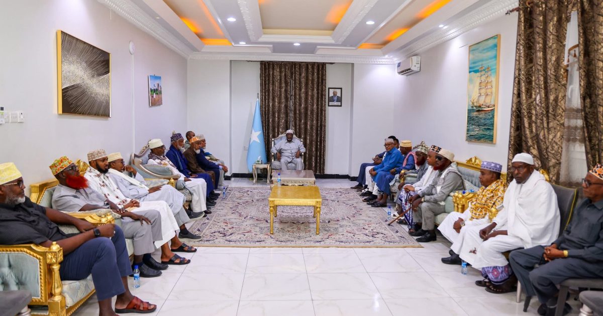 Guddoomiyaha Golaha Shacabka oo la kulmay qaar kamid ah Odayaasha iyo Waxgaradka deegaannada Koonfur Galbeed