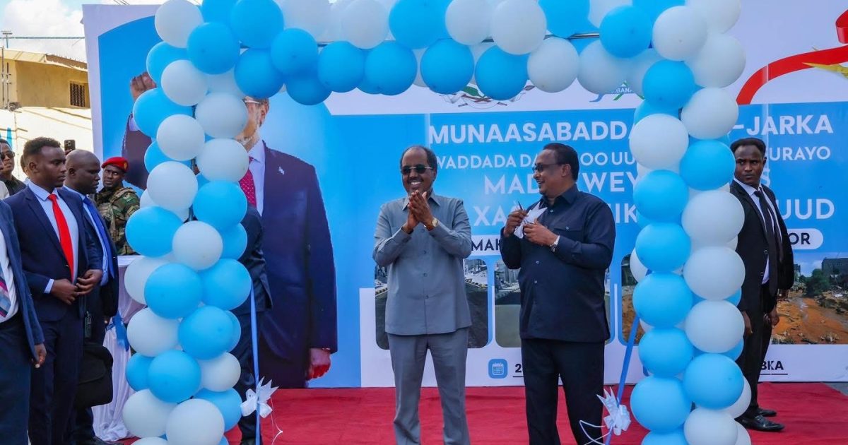 Madaxweynaha dalka oo xarig jaray waddada isku xirta Isgoysyada Dabka iyo Bakaaraha