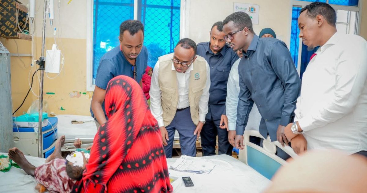 Guddoomiyaha Hay’adda SoDMA oo booqday Isbitaalka Benaadir