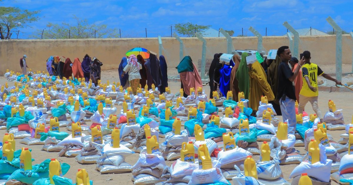 Hay’adda SoDMA oo Xuddur kun qoys ugu qeybisay deeq raashin ah