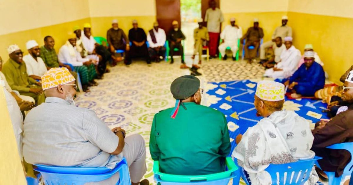 Taliyaha Ciidanka Asluubta oo Baydhabo kula kulmay Odoyaasha dhaqanka