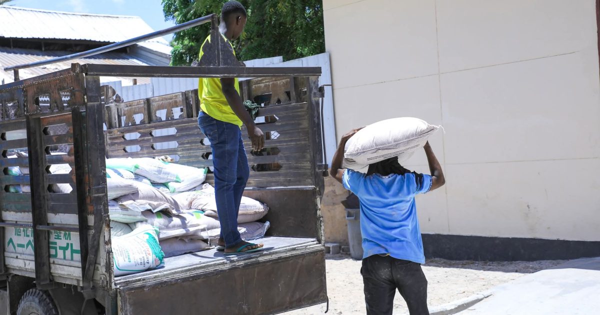Hay’adda SoDMA oo deeq raashin ku wareejisay Maamulka Isbitaalka Benaadir