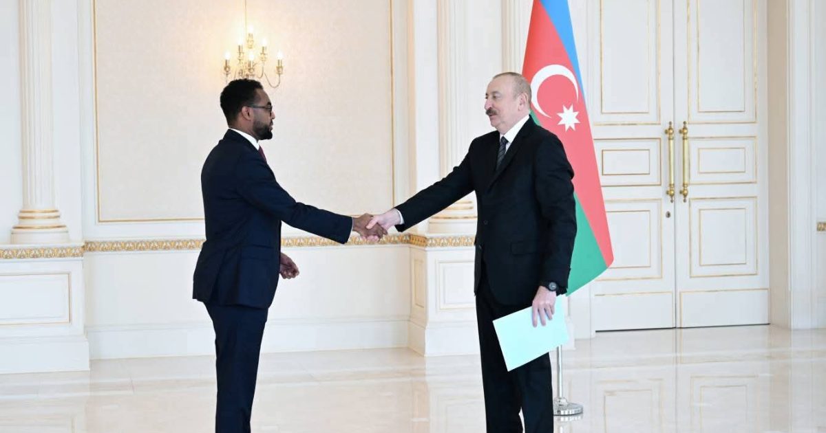 Madaxweynaha Azerbaijan oo warqadaha aqoonsiga Danjirenino ka guddoomay Safiirka Soomaaliya