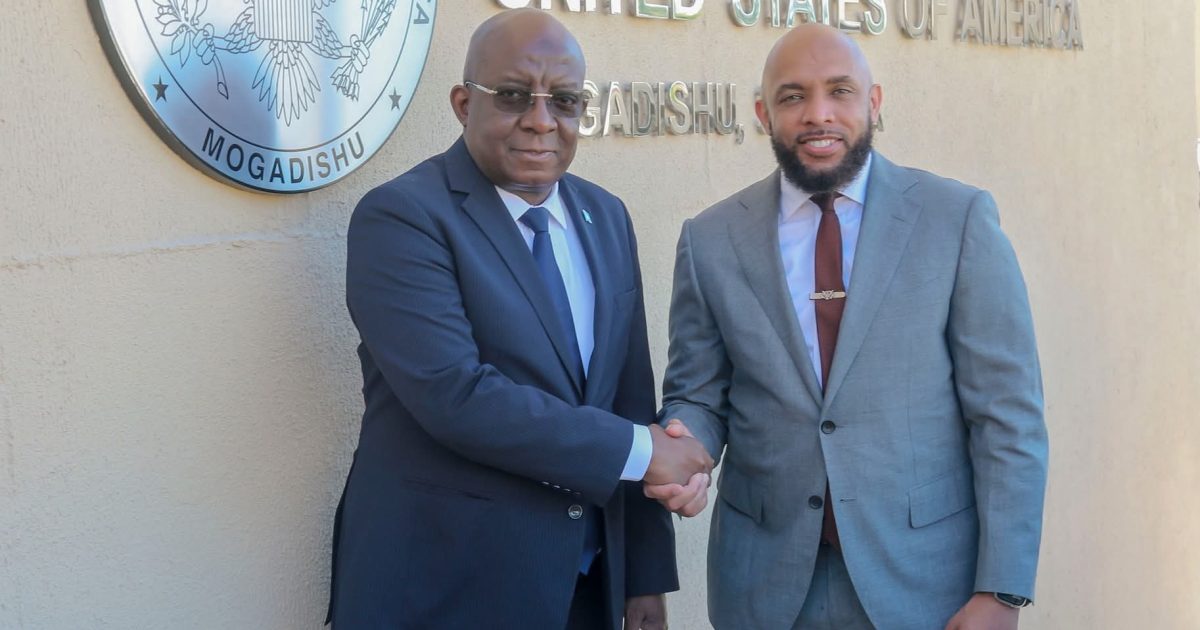 Wasiirka Warfaafinta XFS oo kulan la qaatay sii hayaha Safaaradda Mareykanka ee Soomaaliya