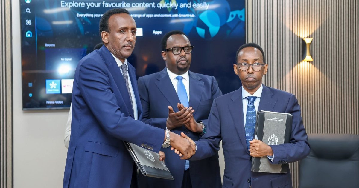 Ra’iisul Wasaare Ku-xigeenka XFS oo xilka u kala wareejiyay Agaasimaha cusub ee Hay’adda Socdaalka iyo Agaasimihii hore