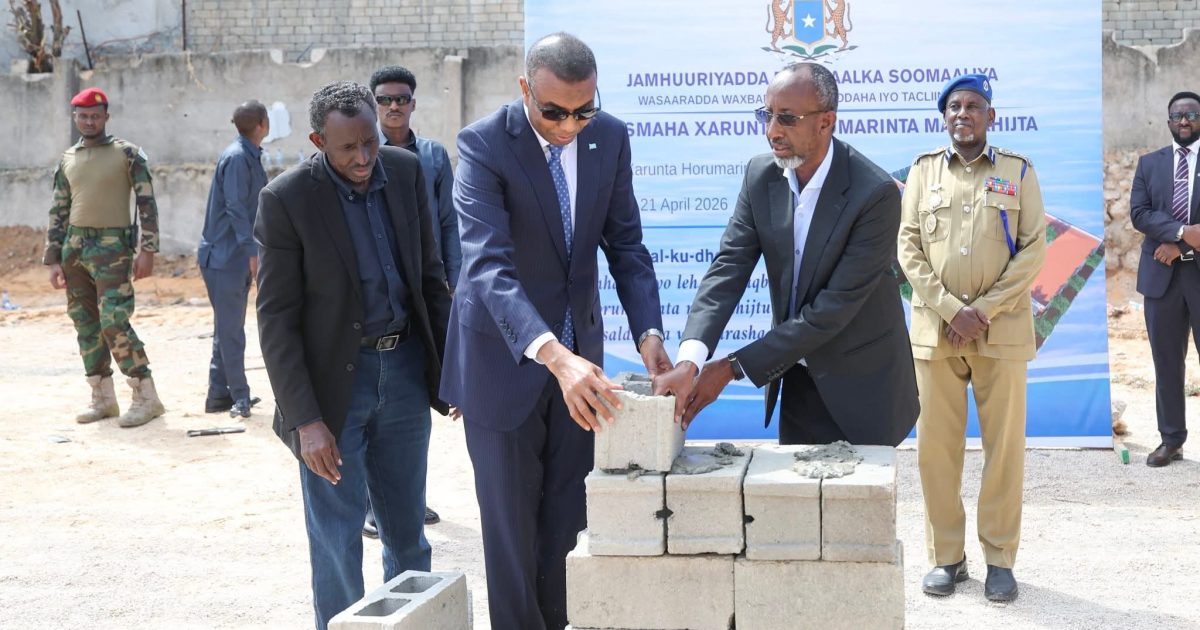 Ra’iisul Wasaare Xamsa oo dhagax dhigay Xarunta Horumarinta Manaahijta Dalka