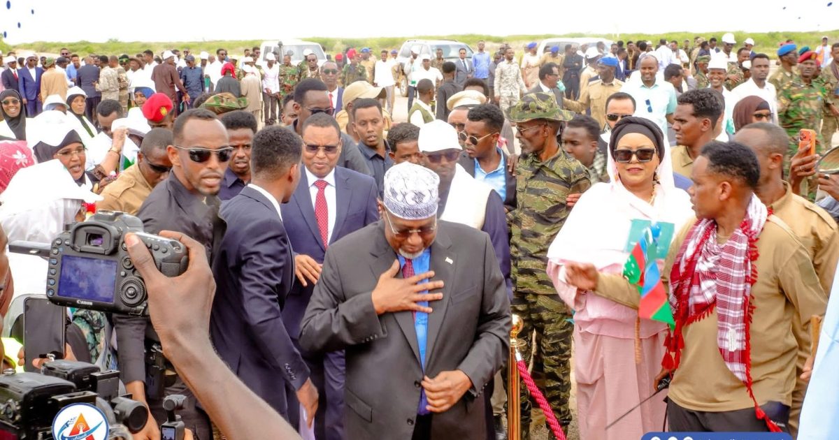 Koofur galbeed, albaabka Iftiinka Dimuquraadiyadda. 